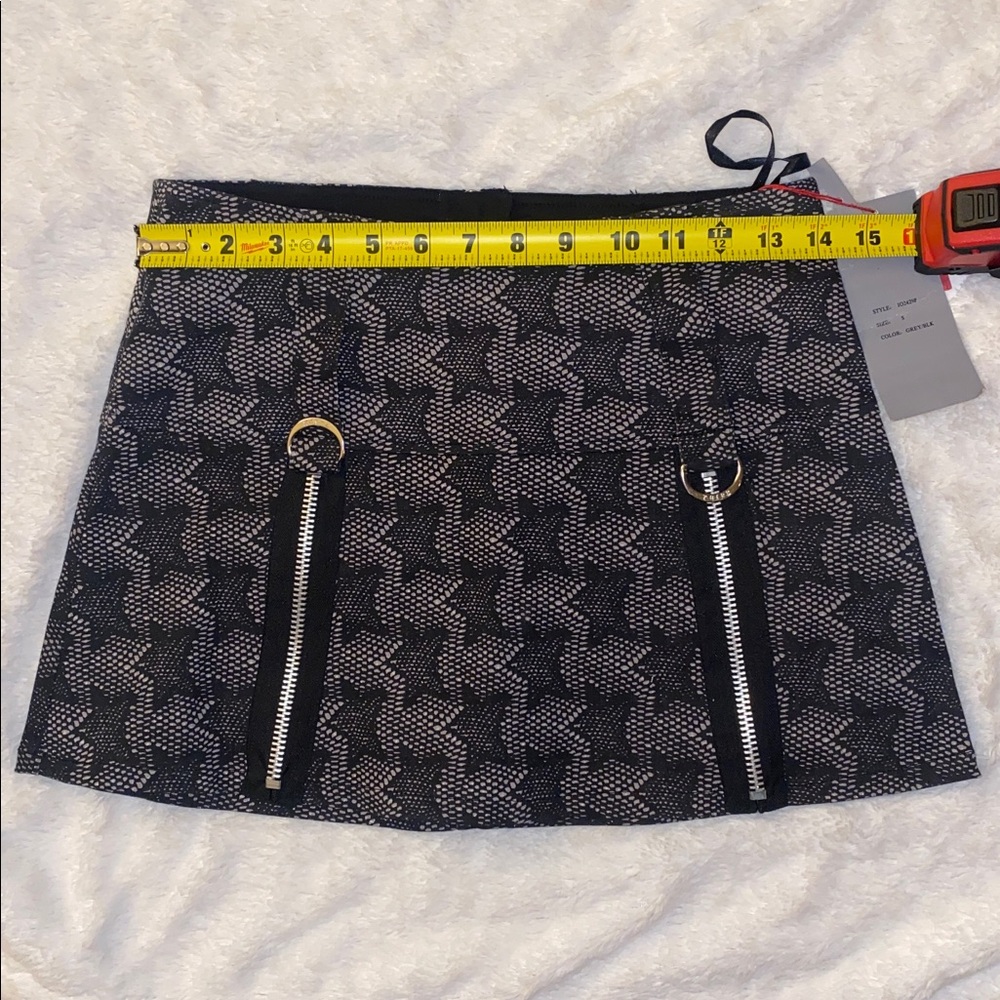 Tripp NYC Hot Topic Black Star Punk Rock Goth Mini Skirt with Silver Zip Accents - Picture 8 of 9